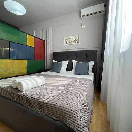 Myslym Shyri'S Apartments Тирана Екстер'єр фото