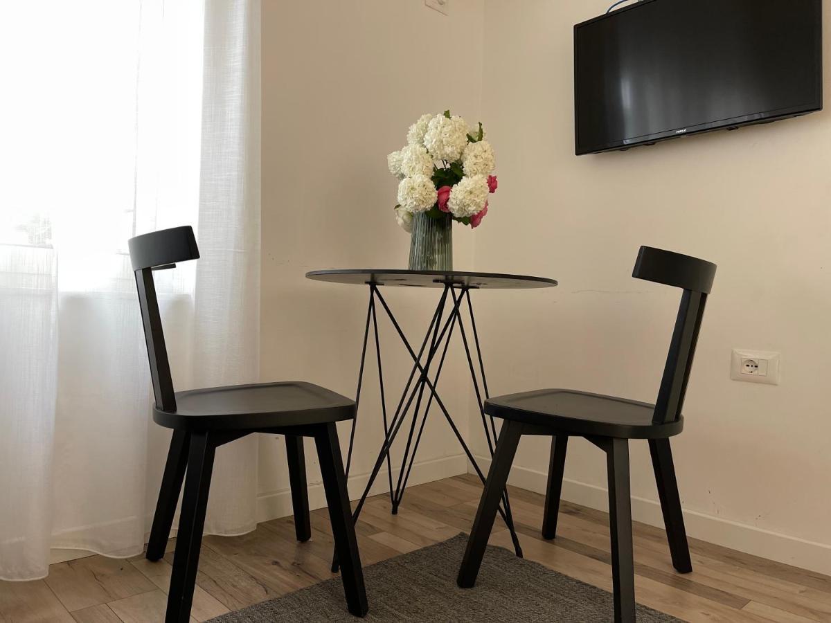 Myslym Shyri'S Apartments Тирана Екстер'єр фото