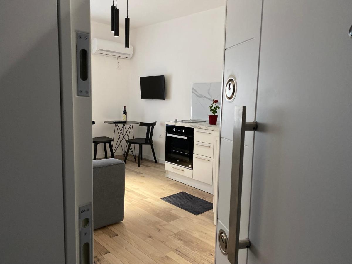 Myslym Shyri'S Apartments Тирана Екстер'єр фото