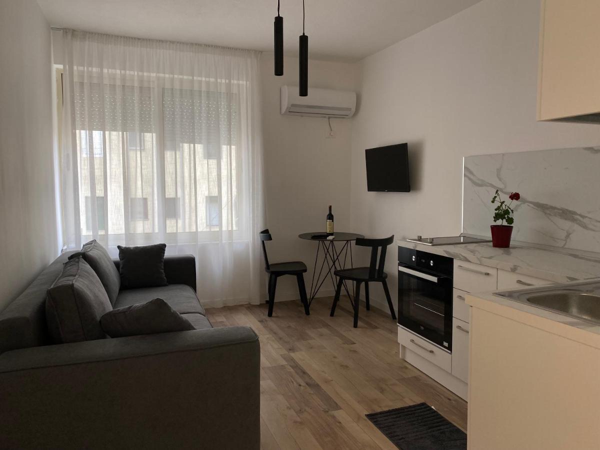 Myslym Shyri'S Apartments Тирана Екстер'єр фото