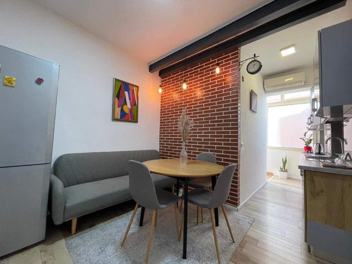 Myslym Shyri'S Apartments Тирана Екстер'єр фото