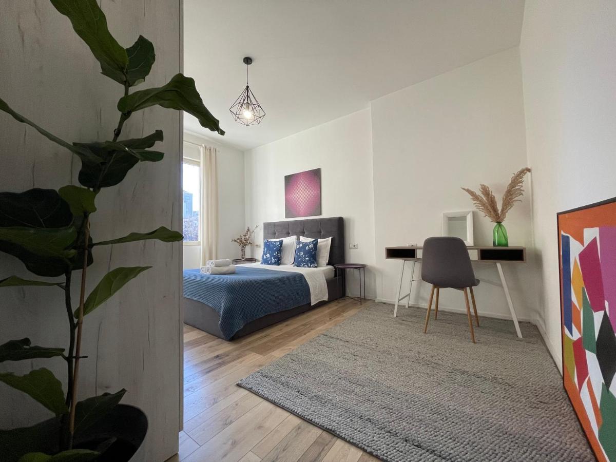Myslym Shyri'S Apartments Тирана Екстер'єр фото