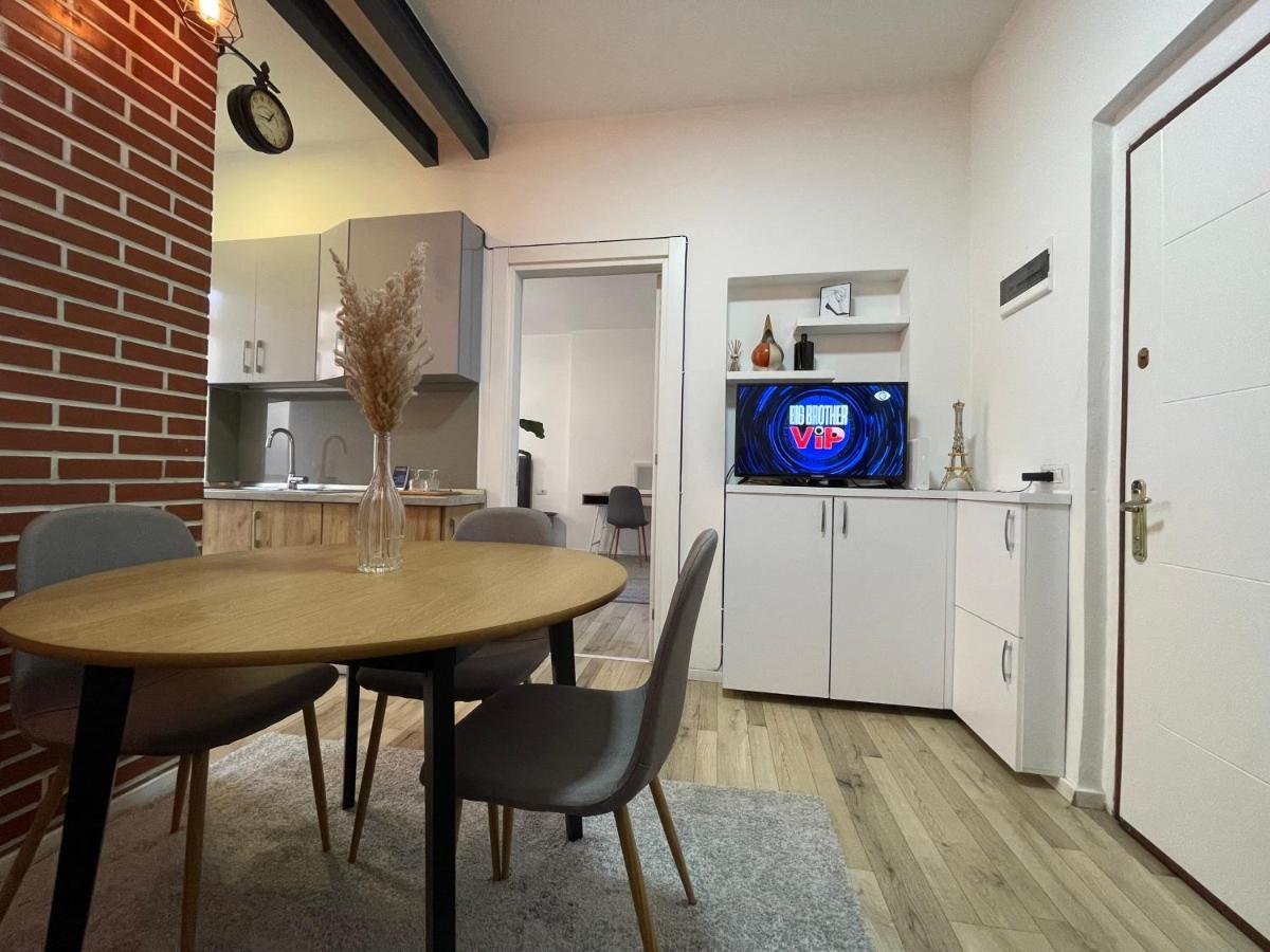 Myslym Shyri'S Apartments Тирана Екстер'єр фото