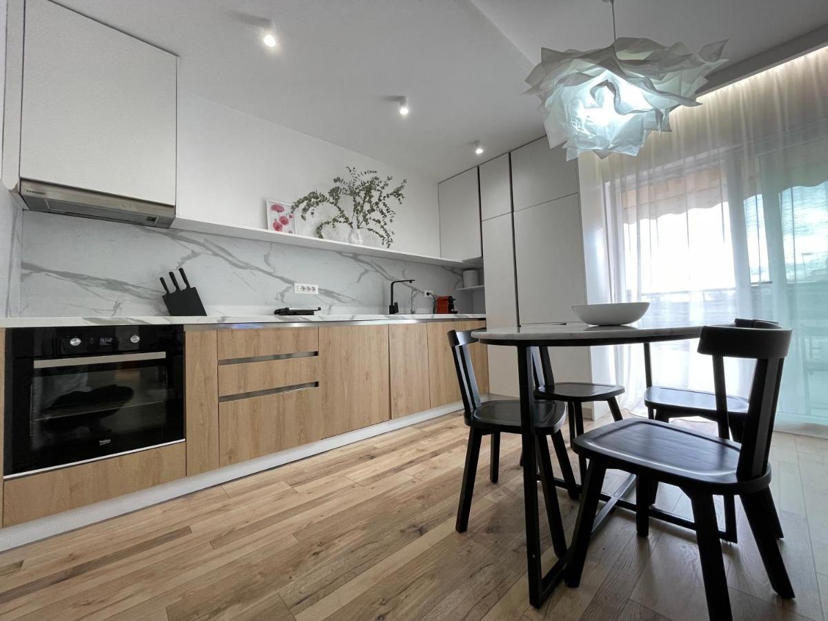 Myslym Shyri'S Apartments Тирана Екстер'єр фото