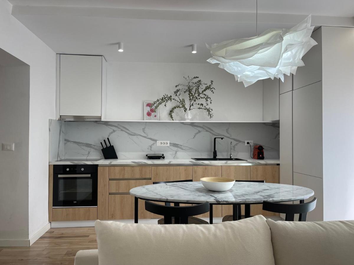Myslym Shyri'S Apartments Тирана Екстер'єр фото